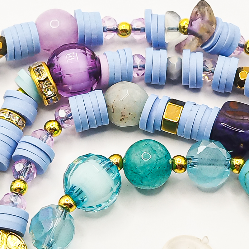 بند عینک سنگ و مهره عقیق،آمتیست، فیموهای مات، کریستال و گویچه های طلایی بلتا گالری مدل باتا 6 بند عینک فانتزی با ترکیب رنگ یاسی و آبی آسمانی