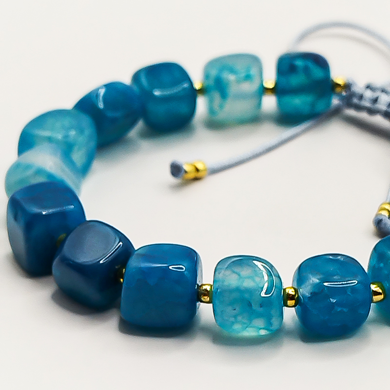 دستبند سنگ عقیق آبی و منجوق میوکی بلتا گالری مدل مهشید 15 دستبند شفاف سنگ عقیق آبی