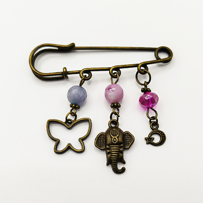 سنجاق سینه برنزی سنگ عقیق و آویز فیل بلتاگالری مدل فریماه 2 سنجاق سینه فانتزی برنزی با آویز پروانه