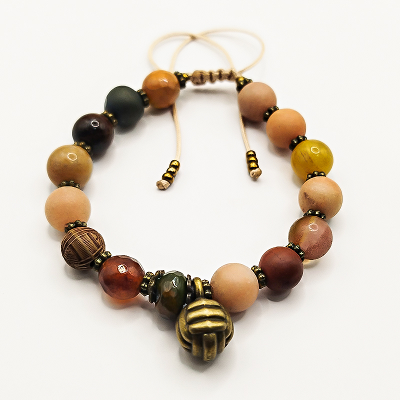 دستبند سنگی بلتاگالری مدل هیرو با آویز کاموا برنجی 9 دستبند سنگی بلتاگالری مدل هیرو با آویز کاموا برنجی