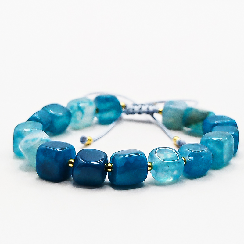 دستبند سنگ عقیق آبی و منجوق میوکی بلتا گالری مدل مهشید 2 دستبند عقیق آبی براق با بند نقرهای