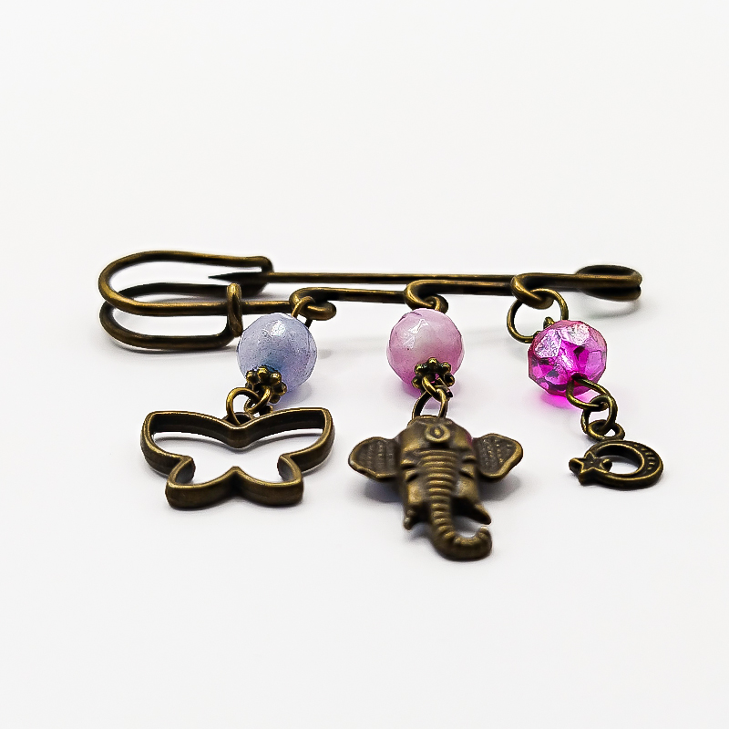 سنجاق سینه برنزی سنگ عقیق و آویز فیل بلتاگالری مدل فریماه 12 سنجاق سینه برنزی با آویز ماه و ستاره و مهره صورتی پررنگ