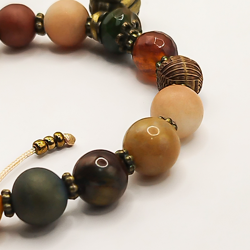 دستبند سنگی بلتاگالری مدل هیرو با آویز کاموا برنجی 3 دستبند سنگی بلتاگالری مدل هیرو با آویز کاموا برنجی