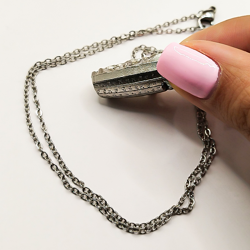 گردنبند بلتاگالری منشور کوروش مدل سوگند استیل نقره ای 5 گردنبند بلتاگالری منشور کوروش مدل سوگند استیل نقره ای