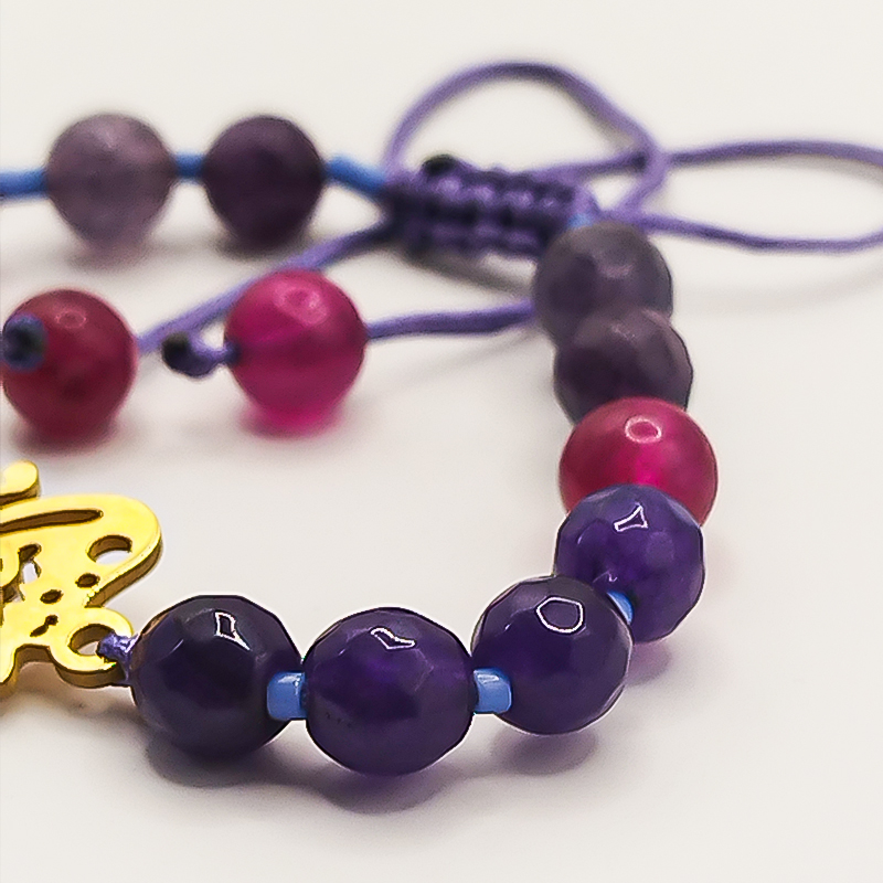 دستبند سنگ عقیق بنفش و سرخابی پلاک پروانه بلتا گالری مدل دایانا 10 دستبند مدل دایانا با ترکیب سنگ عقیق بنفش و پلاک پروانه طلایی