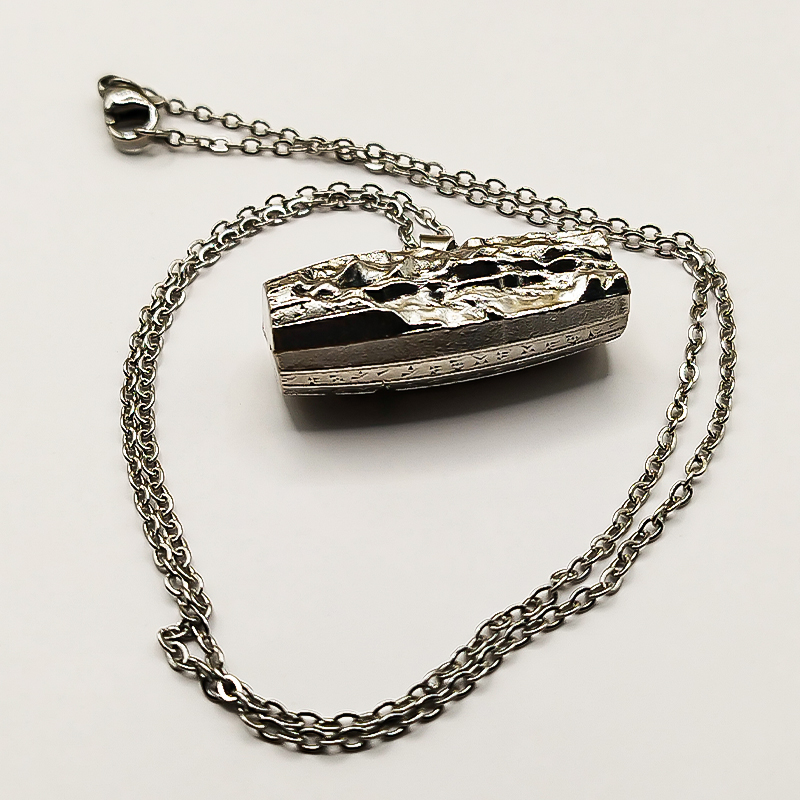 گردنبند بلتاگالری منشور کوروش مدل سوگند استیل نقره ای 6 گردنبند بلتاگالری منشور کوروش مدل سوگند استیل نقره ای