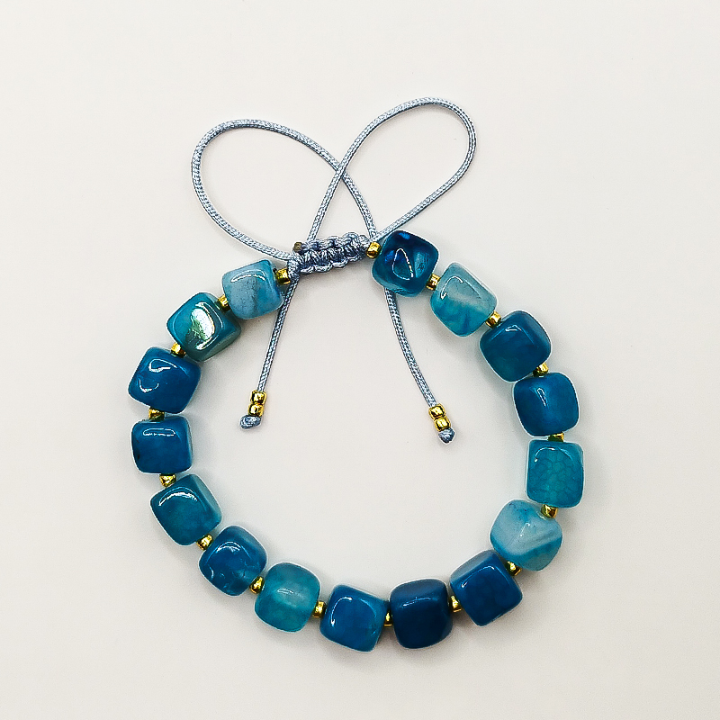 دستبند سنگ عقیق آبی و منجوق میوکی بلتا گالری مدل مهشید 16 دستبند سنگ عقیق آبی براق برای هدیه