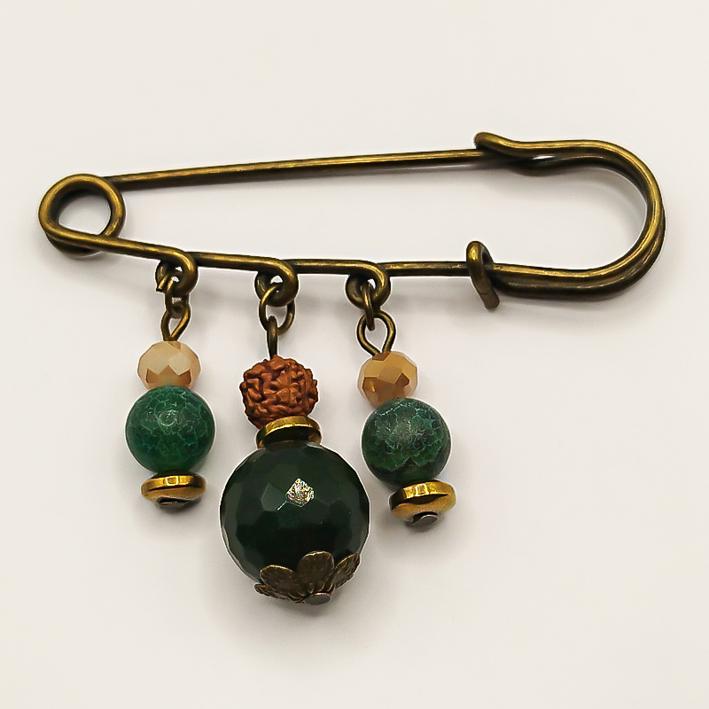 سنجاق سینه اسکاتلندی بلتاگالری برنج و سنگی مدل طهورا 2 سنجاق سینه اسکاتلندی بلتاگالری برنج و سنگی مدل طهورا