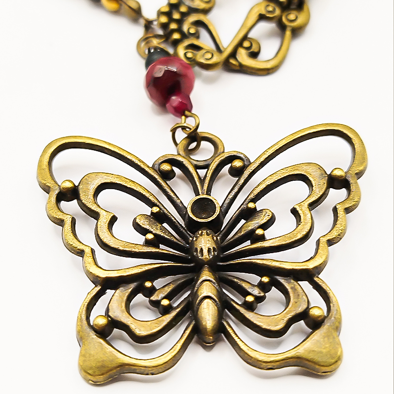 گردنبند سنگی بلتاگالری مدل فریماه با پلاک پروانه 2 گردنبند سنگی بلتاگالری مدل فریماه با پلاک پروانه