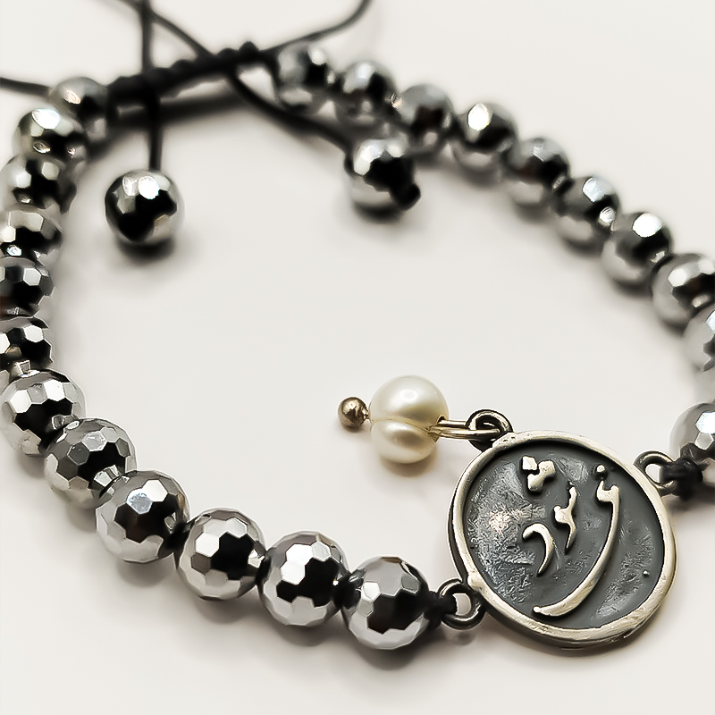 دستبند نقره ای با پلاک نقره بلتاگالری مدل می شود 7 دستبند نقره ای با پلاک نقره بلتاگالری مدل می شود