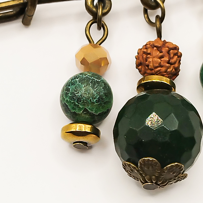 سنجاق سینه اسکاتلندی بلتاگالری برنج و سنگی مدل طهورا 4 سنجاق سینه اسکاتلندی بلتاگالری برنج و سنگی مدل طهورا