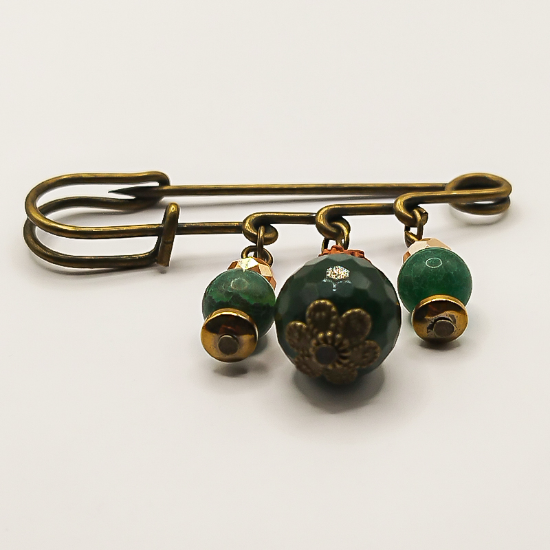 سنجاق سینه اسکاتلندی بلتاگالری برنج و سنگی مدل طهورا 3 سنجاق سینه اسکاتلندی بلتاگالری برنج و سنگی مدل طهورا